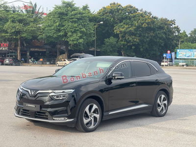 Xe VinFast VF8 Eco 2023