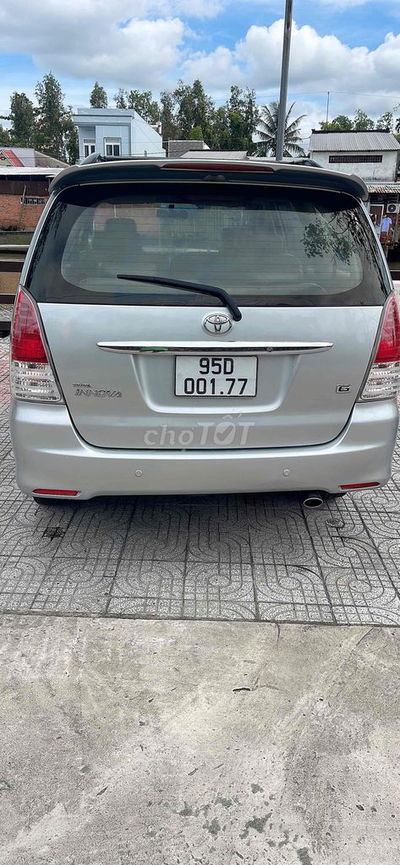 Toyota Innova 2012 2.0G - 180000 km