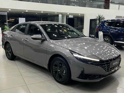 Hyundai Elantra 1.6 AT Đặc Biệt 2025 Xám Titan