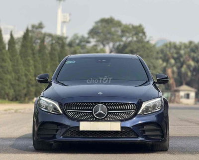 Merểcdes C300 AMG sx 2019 màu xanh CVS siêu đẹp