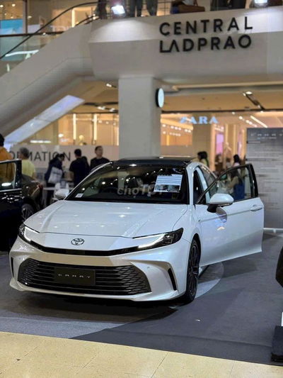 Toyota Camry 2025 2.0Q