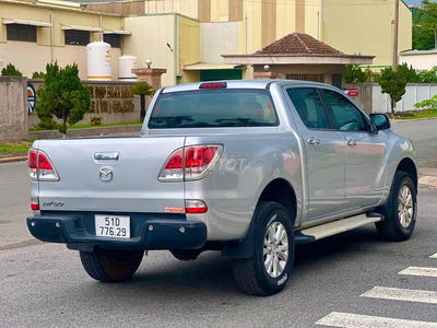 Mazda BT 50 2015 2.2L 4x2 AT - giá ngang số sàn