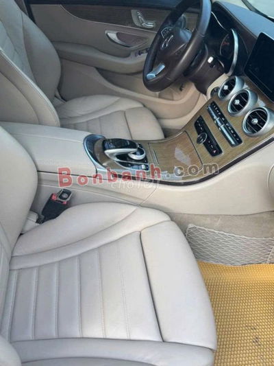 Mercedes-Benz C250 Exclusive – Màu trắng