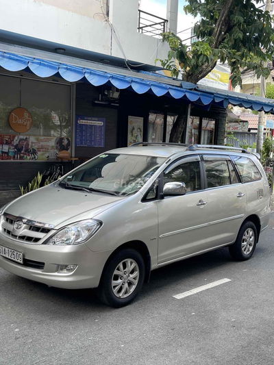 Toyota Innova 2006 G - 1212 km