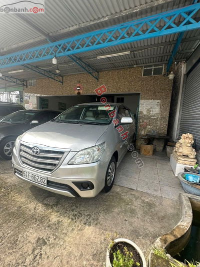 Xe Toyota Innova 2.0E 2016