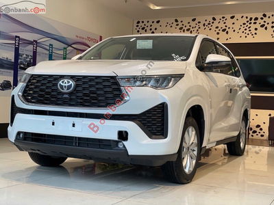 Xe Toyota Innova Cross HEV 2.0 CVT 2025