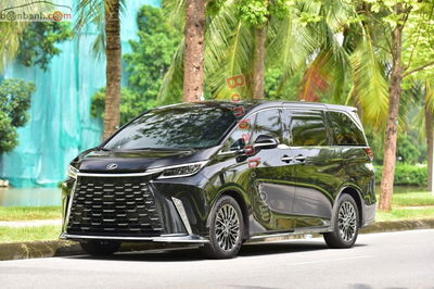 Xe Lexus LM 500h 2025