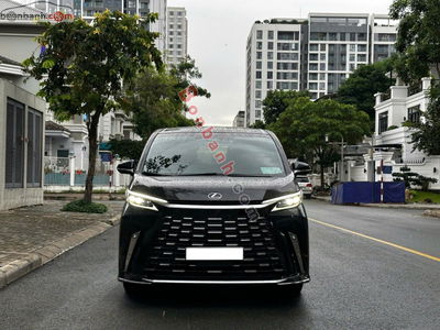 Xe Lexus LM 500h 2024