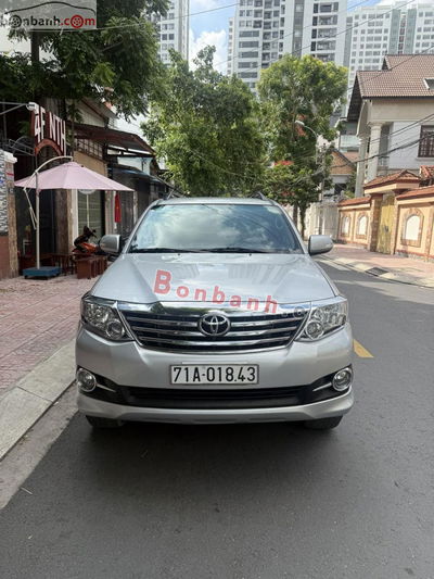 Xe Toyota Fortuner 2.7V 4x2 AT 2015