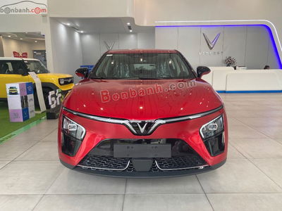 Xe VinFast VF7 Eco 2025