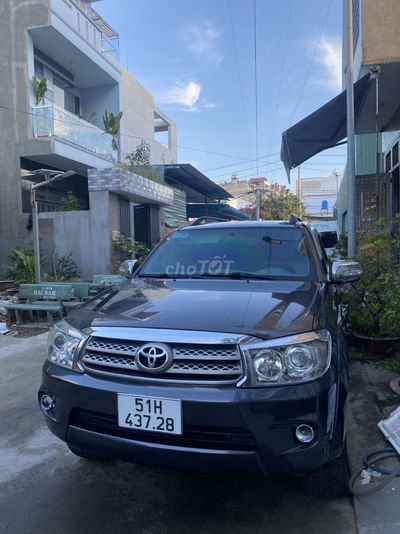 Toyota Fortuner 2009 2.7V 4x4 AT - 110000 km