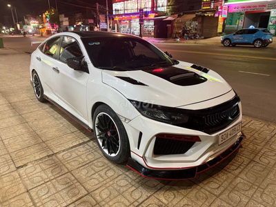 Honda Civic 2017 1.5L Vtec Turbo - 80000 km