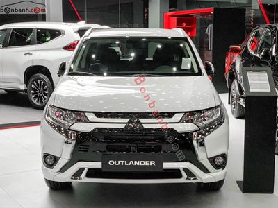 Xe Mitsubishi Outlander 2.0 CVT 2025