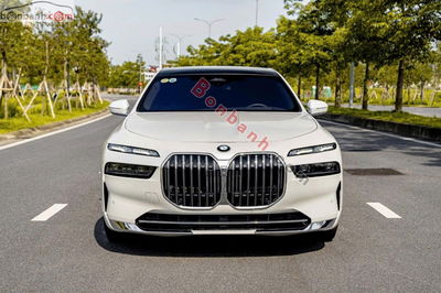 Xe BMW 7 Series 735i Pure Excellence 2023