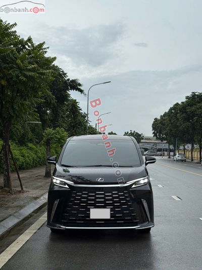 Xe Lexus LM 500h 2025