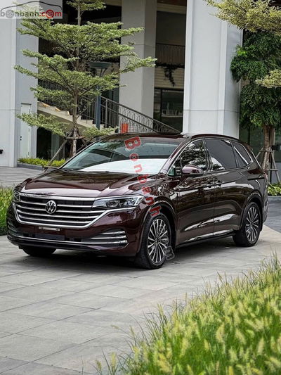 Xe Volkswagen Viloran Luxury 2024