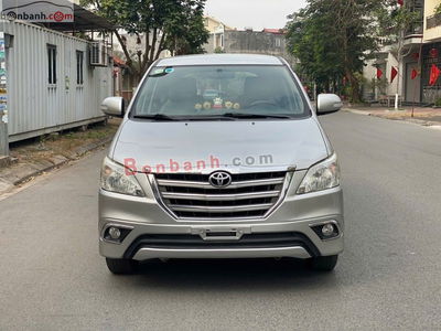Xe Toyota Innova 2.0V 2015