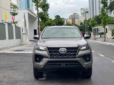 Toyota Fortuner 2.4AT 4x2 sx 2022 màu nâu xe đẹp
