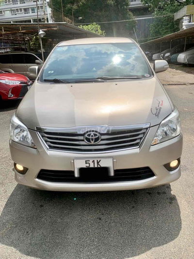 Toyota Innova cuối 2013 bản 2.0V