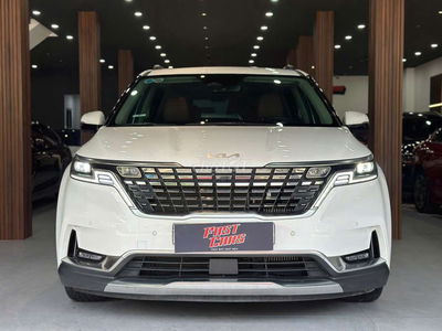 Kia Carnival 2023 Signature 2.2D,màu trắng,31000km