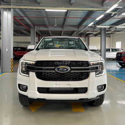 Ford Ranger 2025 mới 100%, trả trước 175 triệu