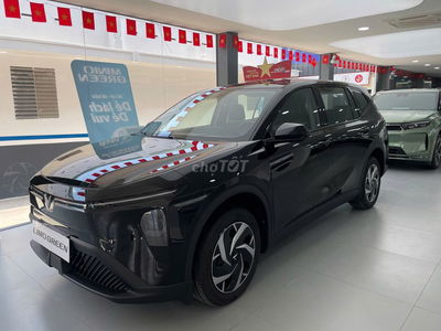 VinFast Limo Green 2025