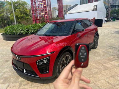 SUV hạng sang Vinfast VF 7 giá chỉ từ 7xx triệu