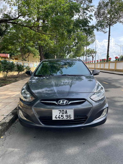 Hyundai Accent 2011 1.4 AT - 100000 km