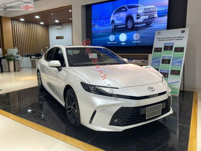 Xe Toyota Camry 2.0Q 2025