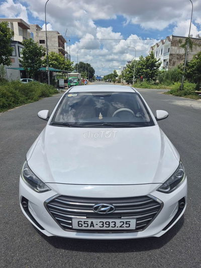 Hyundai Elentra số sàn 2019 - phân khúc C