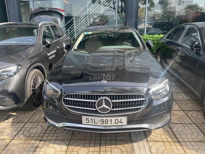 Mercedes Benz E 180 đen nâu lướt model 2022