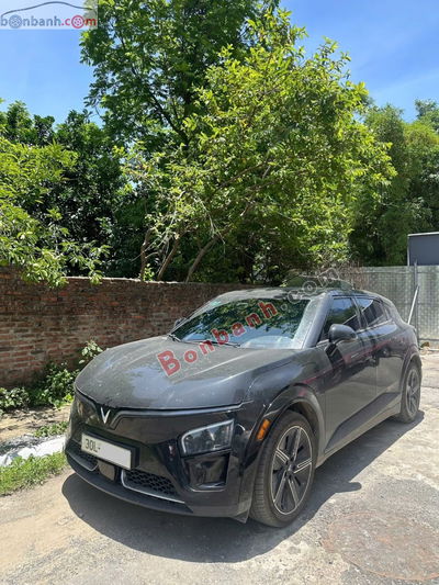 Xe VinFast VF7 Plus 2024
