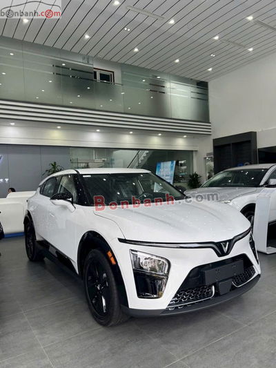Xe VinFast VF7 Eco 2025