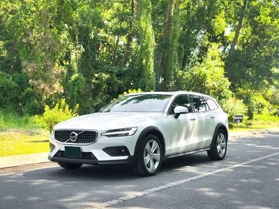 Volvo V60 Cross Country 2022 B5 AWD - 20000 km