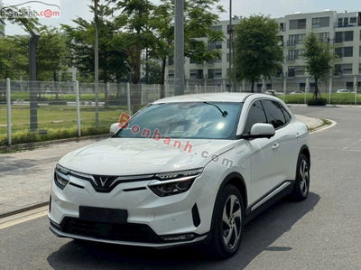 Xe VinFast VF8 Eco AWD 2023