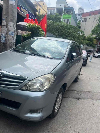 Toyota Innova 2011 G - 300000km