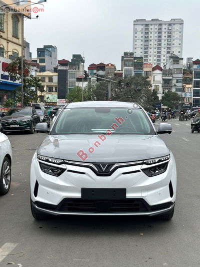 Xe VinFast VF8 Eco 2025