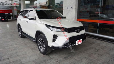 Xe Toyota Fortuner 2.8V 4x4 AT Legender 2020
