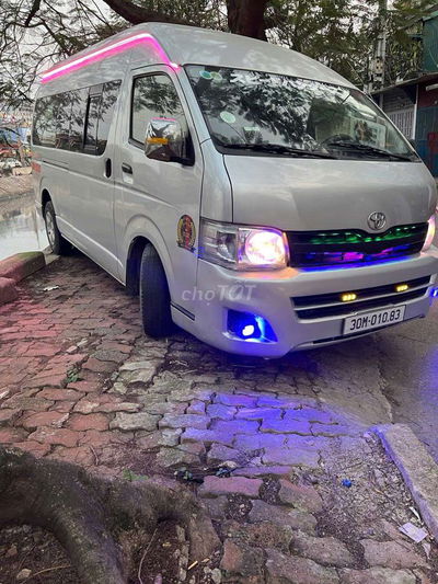 Toyota hiace 9 chỗ máy dầu 2013 bán hoặc đổi xe
