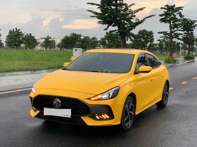 MG5 Phiên bản Luxury 2022- odo 1,8 vạn - màu vàng.