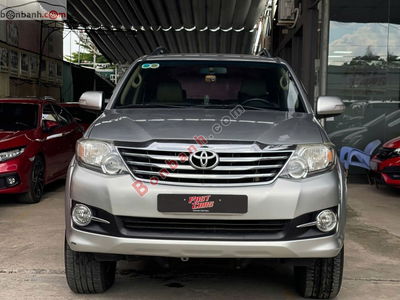 Xe Toyota Fortuner 2.7V 4x2 AT 2015