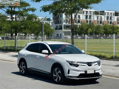 Xe VinFast VF8 Eco 2023