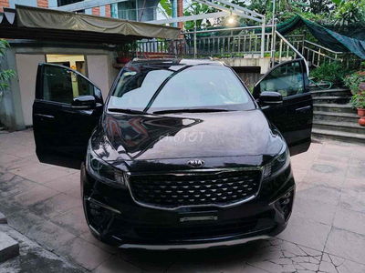 Kia Sedona 2019 2.2 DAT Deluxe - 100000 km
