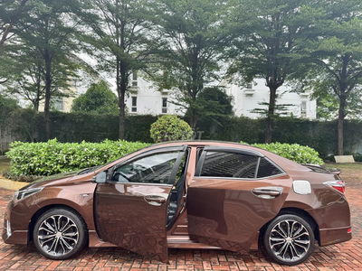 Lên đời xe cần bán Toyota Altis 2.0V đời 2015