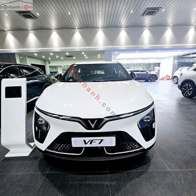 Xe VinFast VF7 Eco 2025