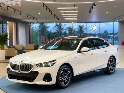 Xe BMW 5 Series 530i M Sport 2025