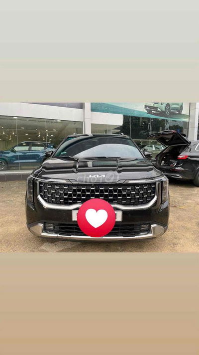 Kia Carnival 2025 Signature 2.2D - 4000 km