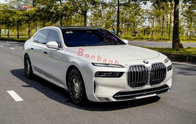 Xe BMW 7 Series 735i Pure Excellence 2023