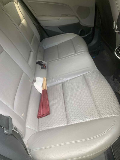 Cần bán xe huynhdai elantra 2017 at