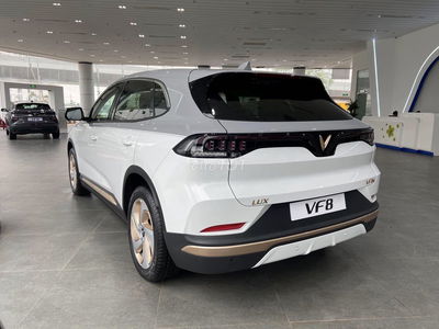VinFast VF8 Lux ưu đãi hơn khi liên hệ